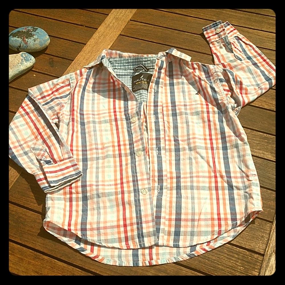 Nautica boy's button down shirt. Size M(5\6) GUC